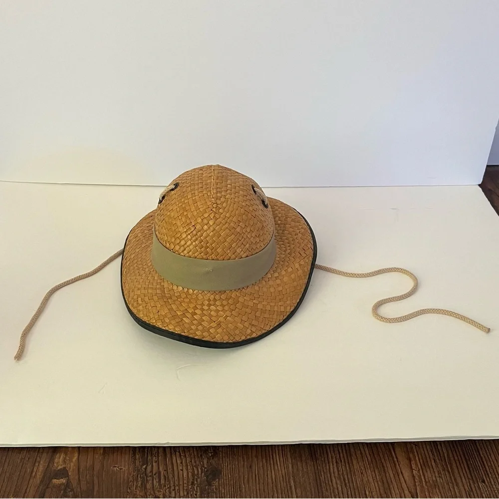 Walt Disney World Vintage Children’s Straw Hat With Ties